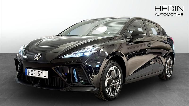 Svart Begagnad 2024 MG MG4 EV Halvkombi | 377 990 kr - Bild 1/4