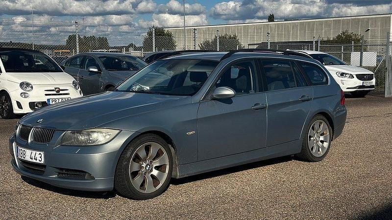 Grå Begagnad 2005 BMW 325 Kombi | 39 500 kr (Superpris) - Bild 1/4