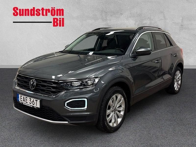 Mörkgrå (grå) Begagnad 2021 VW T-Roc SUV | 264 900 kr (Marknadspris) - Bild 1/3