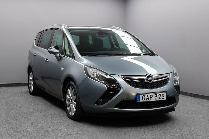 Grå Begagnad 2014 Opel Zafira Tourer Business Minibuss | 99 800 kr (Marknadspris) - Bild 1/4