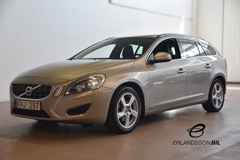 Ljusbrun Begagnad 2011 Volvo V60 Momentum Kombi | 99 900 kr (Marknadspris) - Bild 1/4