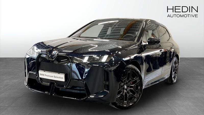 Svart (black) Begagnad 2025 BMW iX M Sport SUV | 1 088 700 kr - Bild 1/4