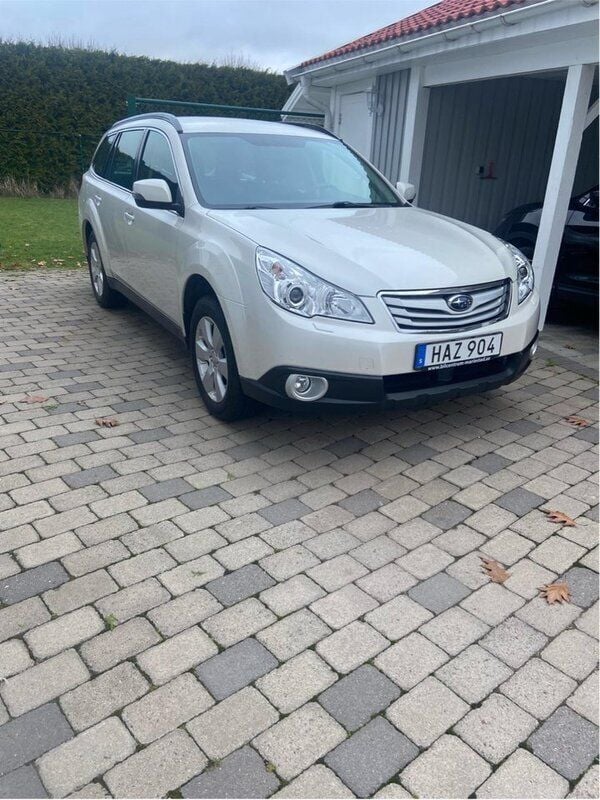 Vit Begagnad 2012 Subaru Outback SUV | 60 000 kr (Bra pris) - Bild 1/4