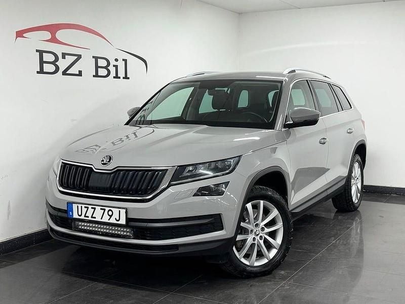 Grå Begagnad 2020 Skoda Kodiaq Business Line SUV | 259 900 kr (Marknadspris) - Bild 1/4