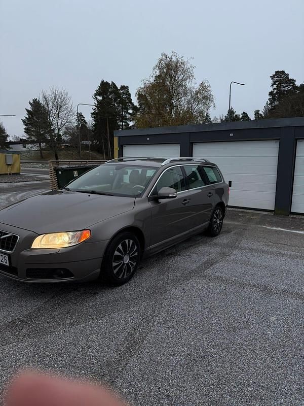 Begagnad 2010 Volvo V70 Summum Kombi | 59 000 kr (Marknadspris) - Bild 1/4