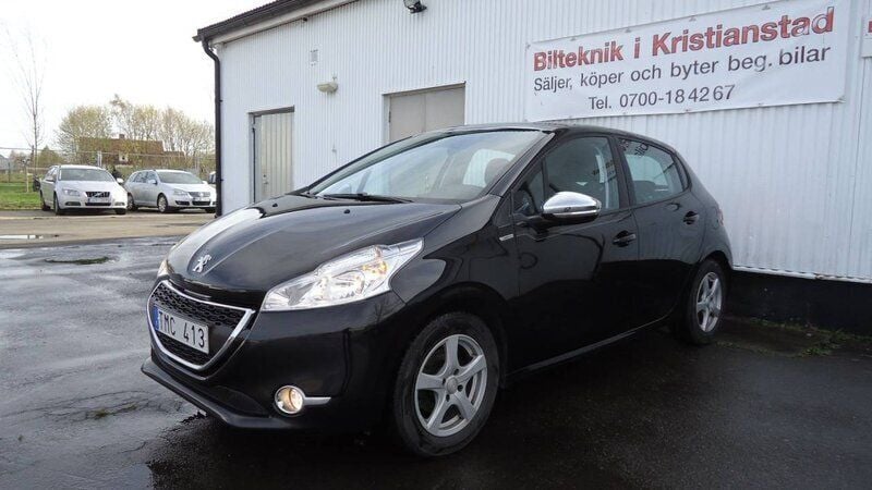 Svart Begagnad 2013 Peugeot 208 Halvkombi | 64 500 kr (Lite dyr) - Bild 1/4