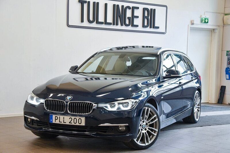 Blå Begagnad 2017 BMW 330 Luxury Line Kombi | 237 900 kr (Marknadspris) - Bild 1/4