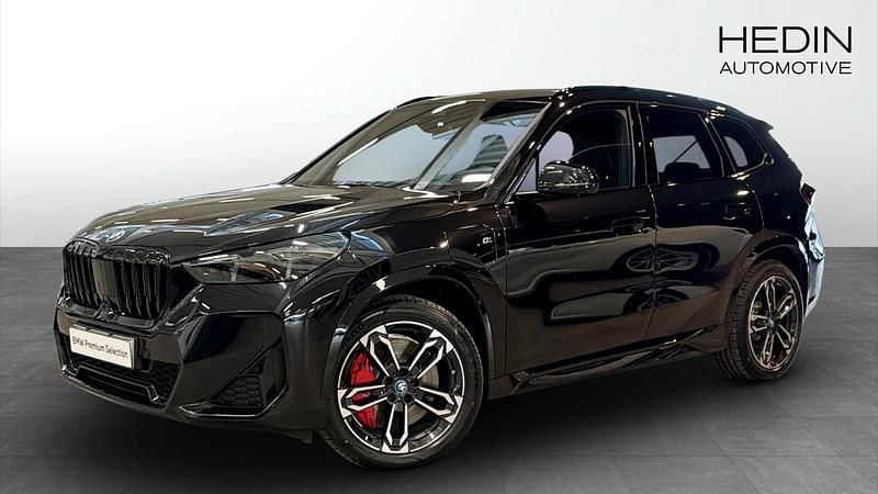 Svart Begagnad 2025 BMW X1 M Sport SUV | 598 700 kr (Dyr) - Bild 1/4