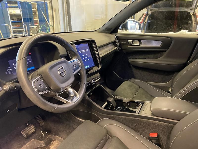 Begagnad Volvo XC40 Single Motor 175 kW (238 HK) 2023 Grå SUV