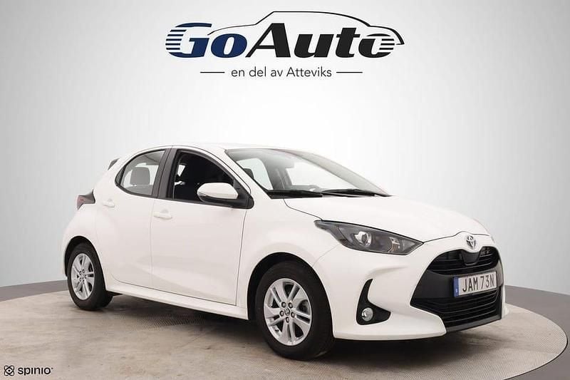 Begagnad Toyota Yaris Hybrid 116 HK (85 kW) 2023 Vit