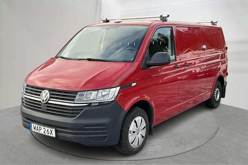 Röd Begagnad 2023 VW T6.1 Van | 399 000 kr (Superpris) - Bild 1/4