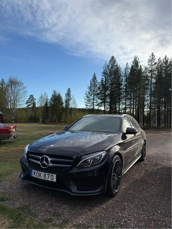 Svart Begagnad 2016 Mercedes C220 AMG line Kombi | 205 000 kr (Lite dyr) - Bild 1/4
