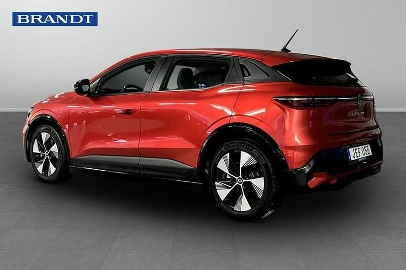 Begagnad Renault Mégane IV Equilibre 97 kW (132 HK) 2023 Röd