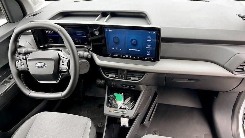 Ny Ford Courier Limited 100 kW (136 HK) 2025 Vit Minibuss