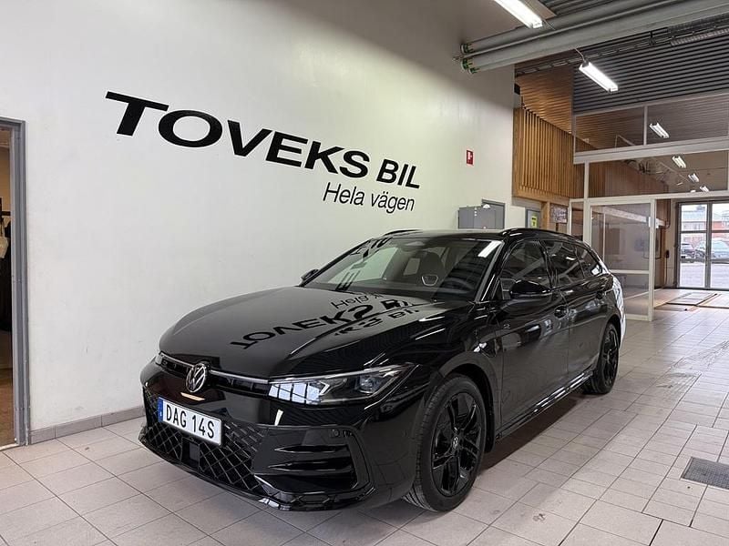 Svart Ny 2026 VW Passat Kombi | 494 900 kr (Superpris) - Bild 1/4