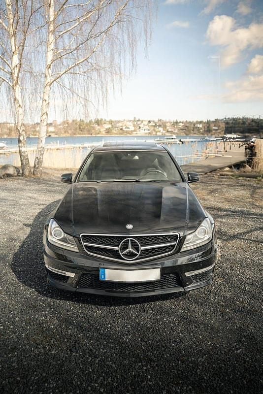 Begagnad Mercedes C63 AMG AMG 457 HK (336 kW) 2012 Svart