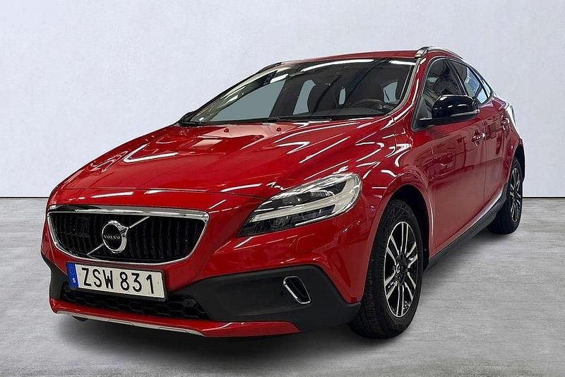 Röd Begagnad 2018 Volvo V40 CC Kombi | 229 900 kr (Marknadspris) - Bild 1/4