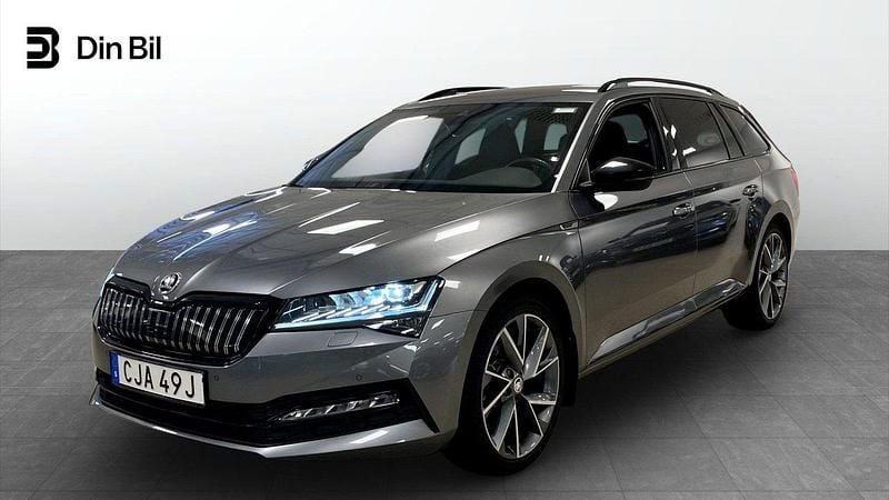 Grå Begagnad 2023 Skoda Superb SportLine Kombi | 459 900 kr - Bild 1/4