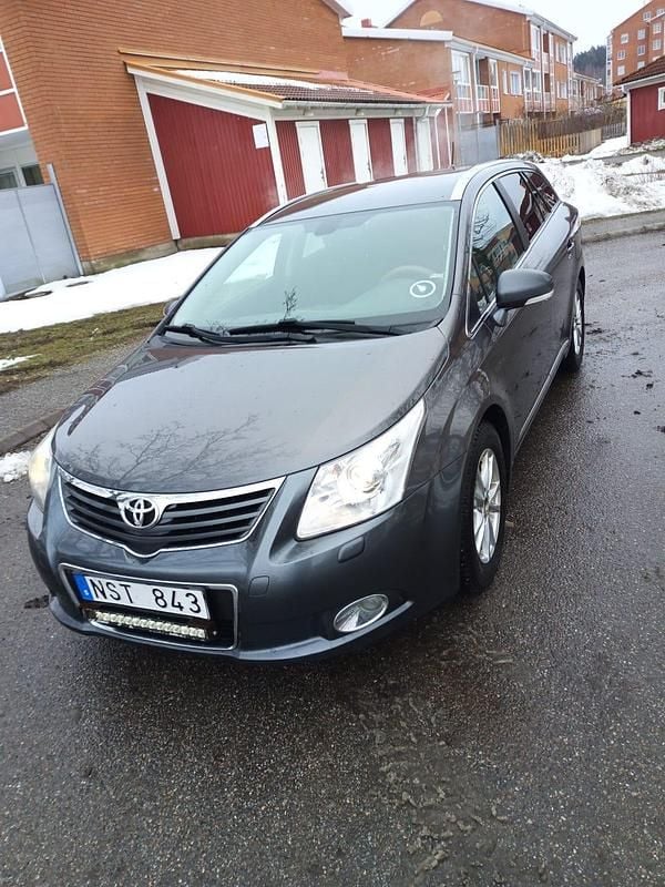 Begagnad 2010 Toyota Avensis Kombi | 29 900 kr (Superpris) - Bild 1/4