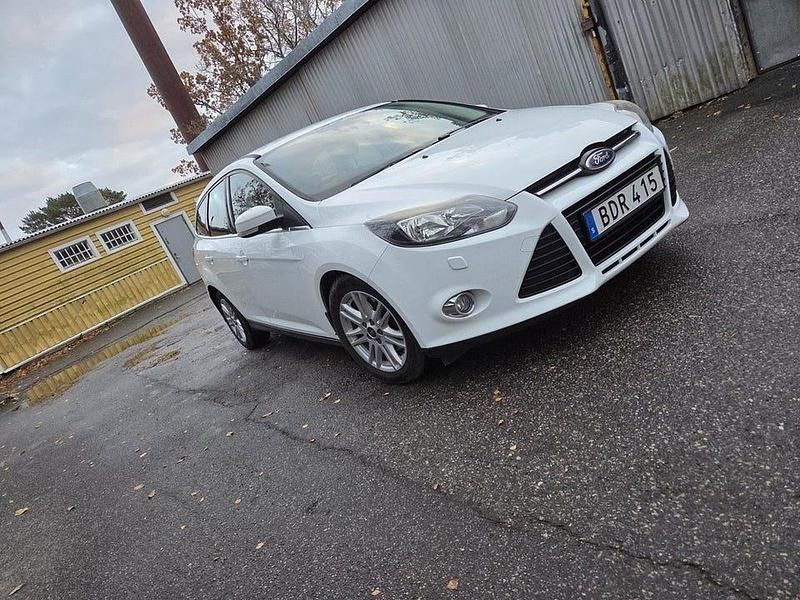 Begagnad 2014 Ford Focus Titanium Kombi | 63 000 kr (Marknadspris) - Bild 1/4