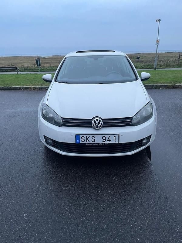 Vit Begagnad 2011 VW Golf VI Halvkombi | 49 500 kr (Lite dyr) - Bild 1/4