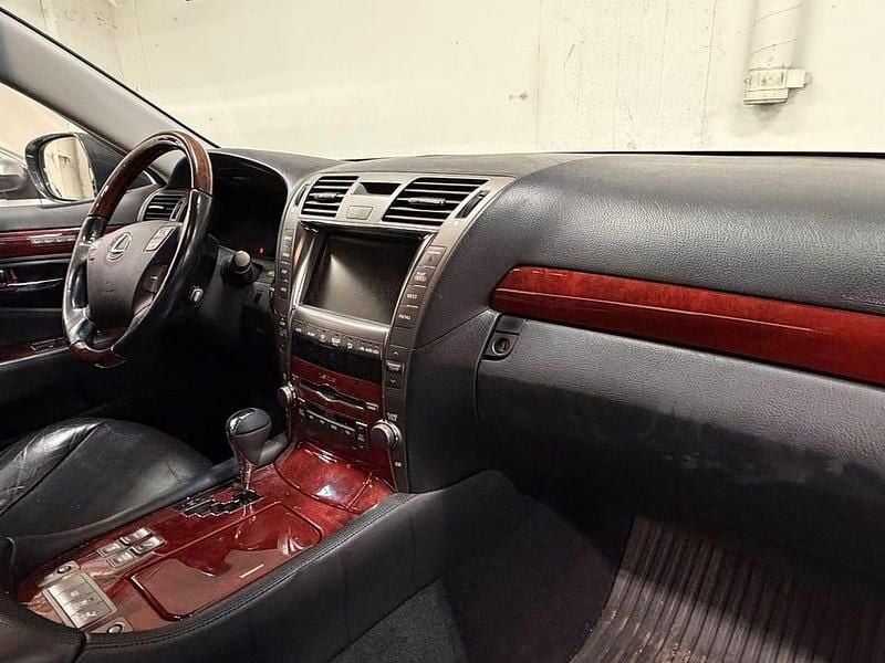 Begagnad Lexus LS600h L 445 HK (327 kW) 2007 Mörkgrå Sedan