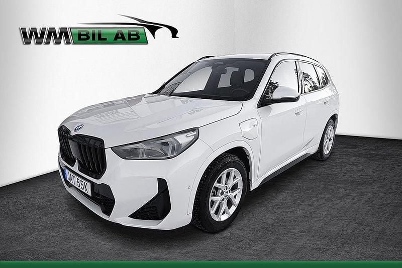 Vit Begagnad 2024 BMW X1 M Sport SUV | 479 000 kr (Marknadspris) - Bild 1/4