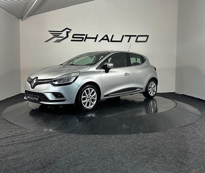 Silver Begagnad 2018 Renault Clio IV Halvkombi | 89 900 kr (Marknadspris) - Bild 1/4