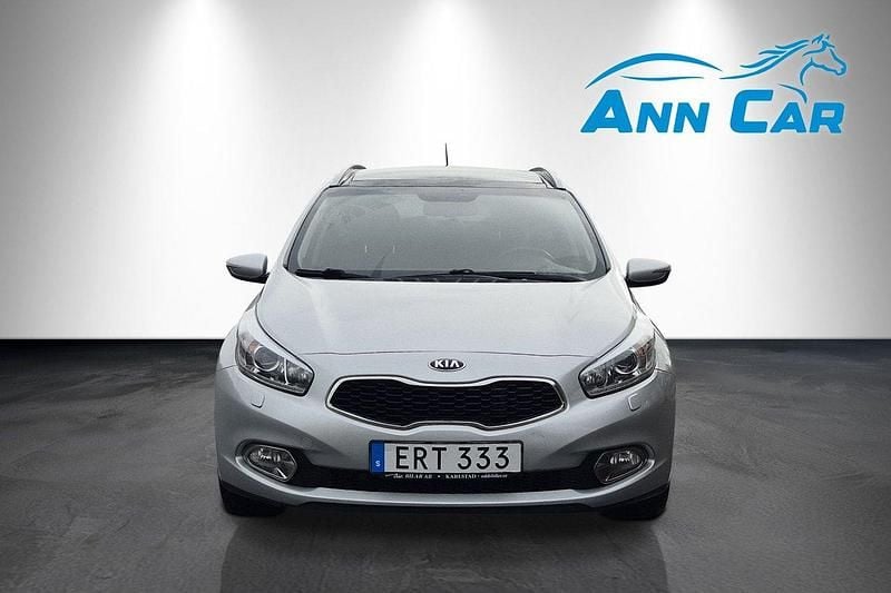 Grå Begagnad 2015 Kia Ceed Kombi | 84 900 kr (Marknadspris) - Bild 1/4