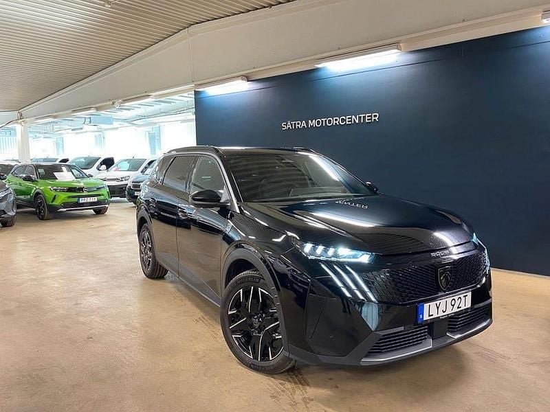 Begagnad Peugeot 5008 GT 136 HK (100 kW) 2024 Svart Minibuss