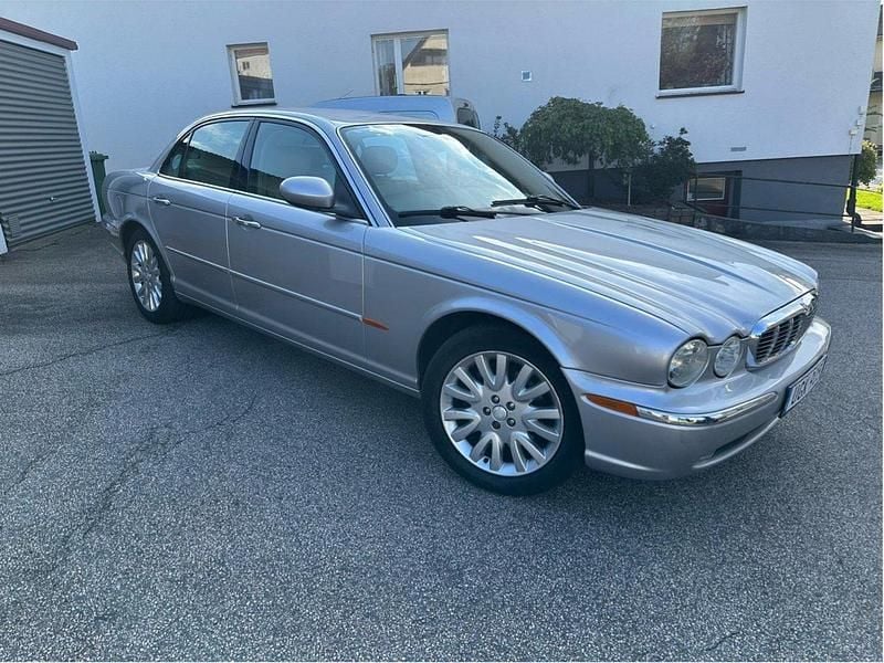 Silver Begagnad 2003 Jaguar XJ8 Sedan | 84 000 kr - Bild 1/4