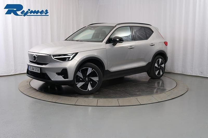 Silver (silver dawn metallic) Begagnad 2023 Volvo XC40 Core SUV | 399 900 kr - Bild 1/4