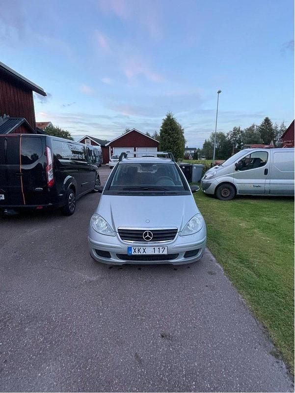 Silver Begagnad 2006 Mercedes A150 Classic Halvkombi | 24 500 kr (Lite dyr) - Bild 1/4