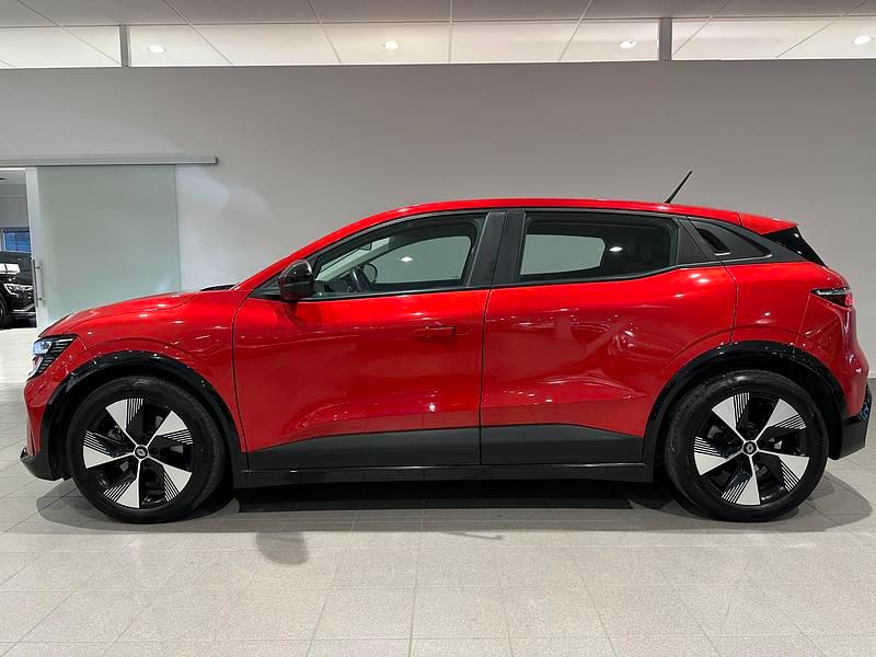 Begagnad Renault Mégane IV Equilibre 97 kW (132 HK) 2022 Röd Halvkombi