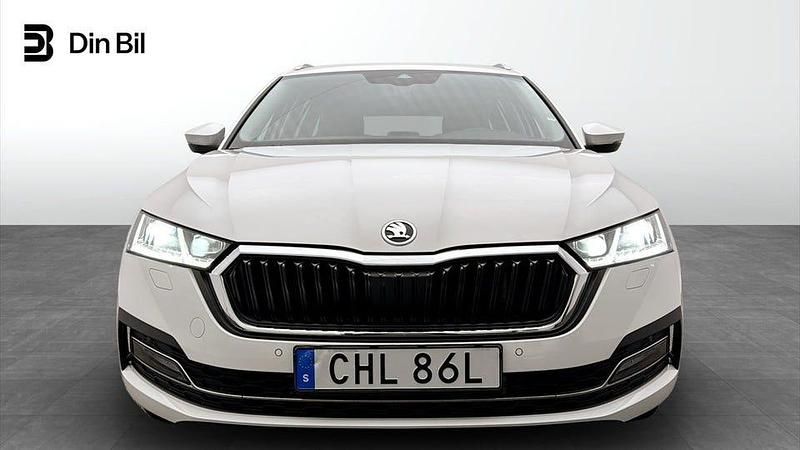 Begagnad Skoda Octavia Style 150 HK (110 kW) 2023 Vit Kombi