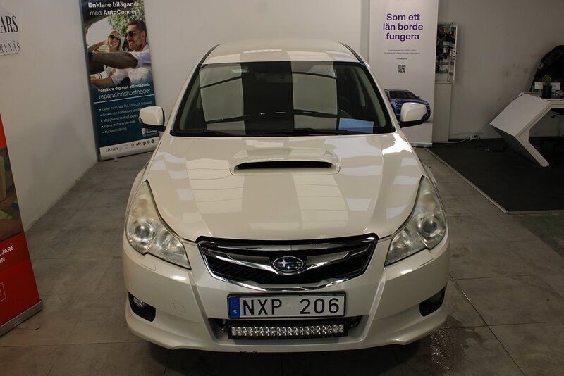 Begagnad Subaru Legacy 150 HK (110 kW) 2011 Vit Kombi