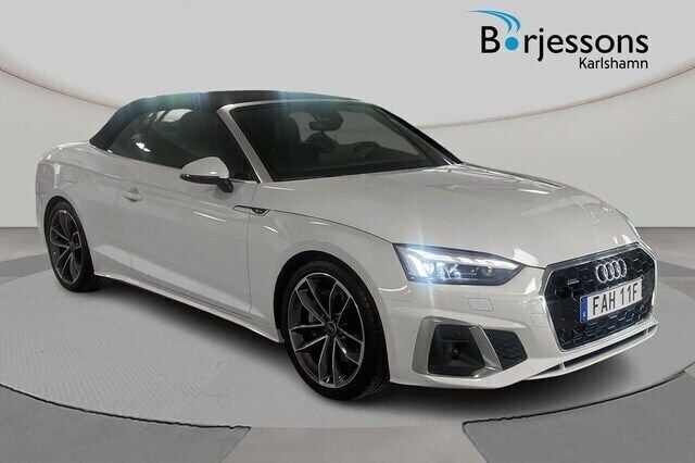 Glaciärvit metallic Begagnad 2022 Audi A5 Cabriolet S-Line Cab | 579 000 kr - Bild 1/4