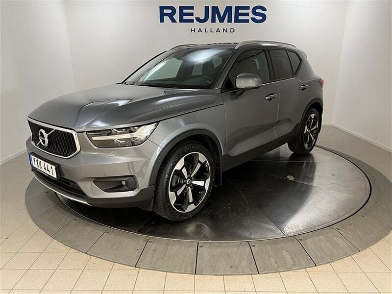 Grå Begagnad 2018 Volvo XC40 Momentum SUV | 299 500 kr (Marknadspris) - Bild 1/4