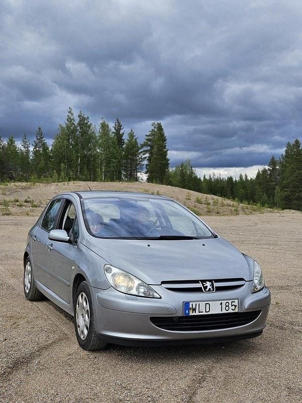 Grå Begagnad 2005 Peugeot 307 Halvkombi | 15 000 kr (Bra pris) - Bild 1/1