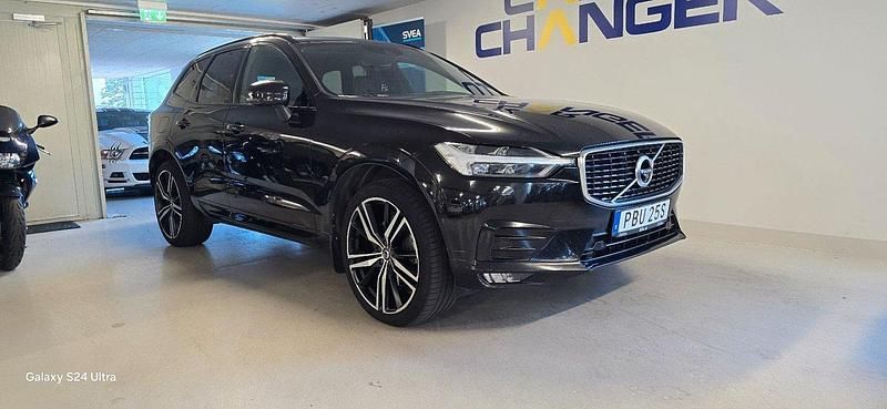 Svart Begagnad 2020 Volvo XC60 R-Design SUV | 359 900 kr (Marknadspris) - Bild 1/4