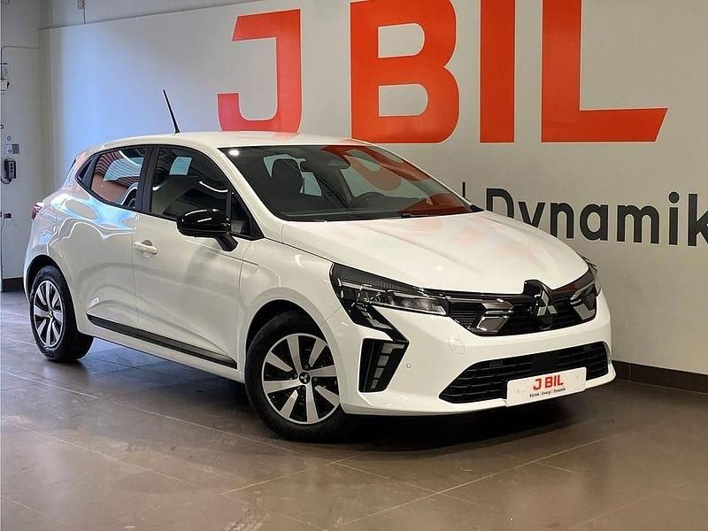 Arctic white Begagnad 2024 Mitsubishi Colt Invite Halvkombi | 229 900 kr - Bild 1/4