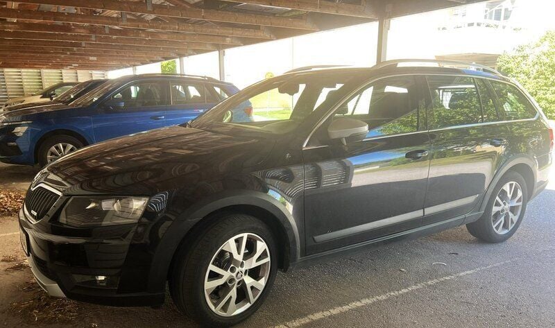 Svart Begagnad 2015 Skoda Octavia Scout Kombi | 169 000 kr (Marknadspris) - Bild 1/1