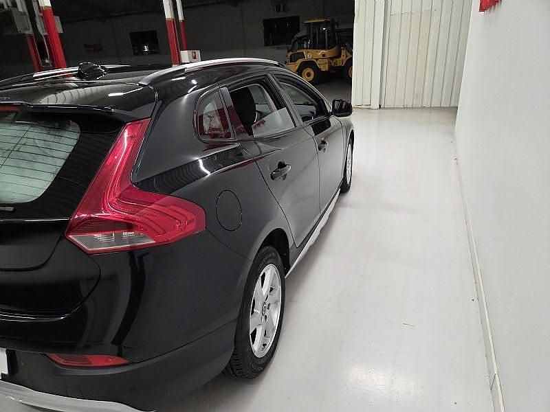Begagnad Volvo V40 Momentum 114 HK (83 kW) 2014 Svart Halvkombi