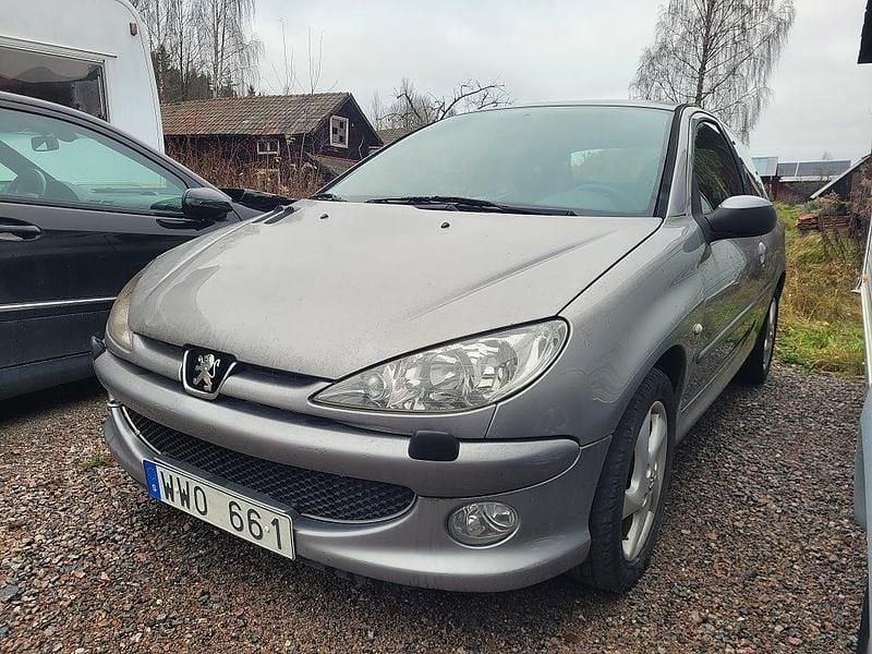 Grå Begagnad 2005 Peugeot 206 Halvkombi | 6 500 kr (Superpris) - Bild 1/4