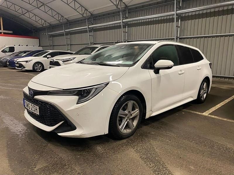 Vit Begagnad 2022 Toyota Corolla Style Kombi | 244 900 kr (Bra pris) - Bild 1/2