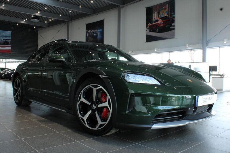 Mörkgrön Ny 2024 Porsche Taycan 4S Cross Turismo Sedan | 1 355 000 kr (Bra pris) - Bild 1/4
