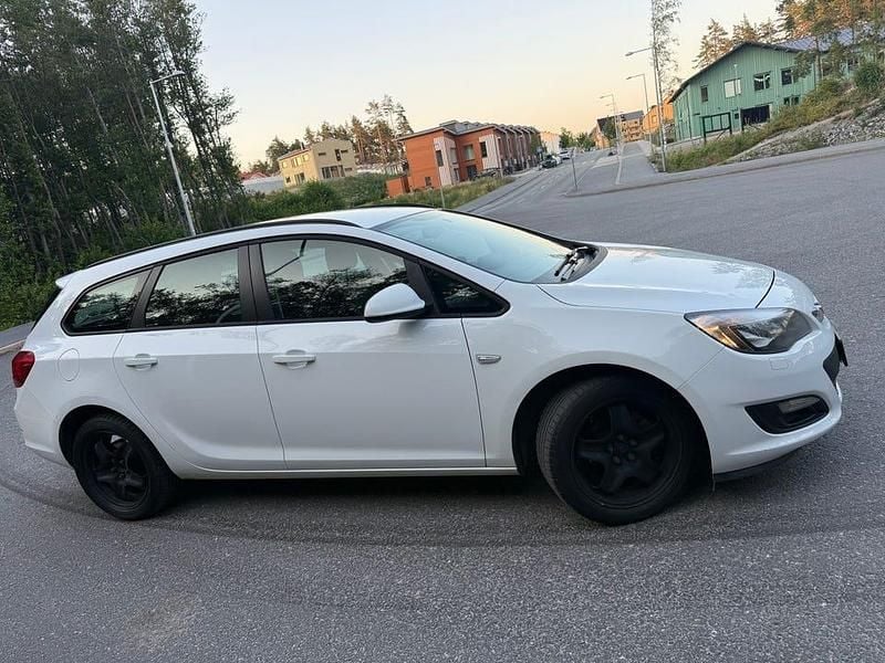 Begagnad Opel Astra 140 HK (102 kW) 2013 Kombi