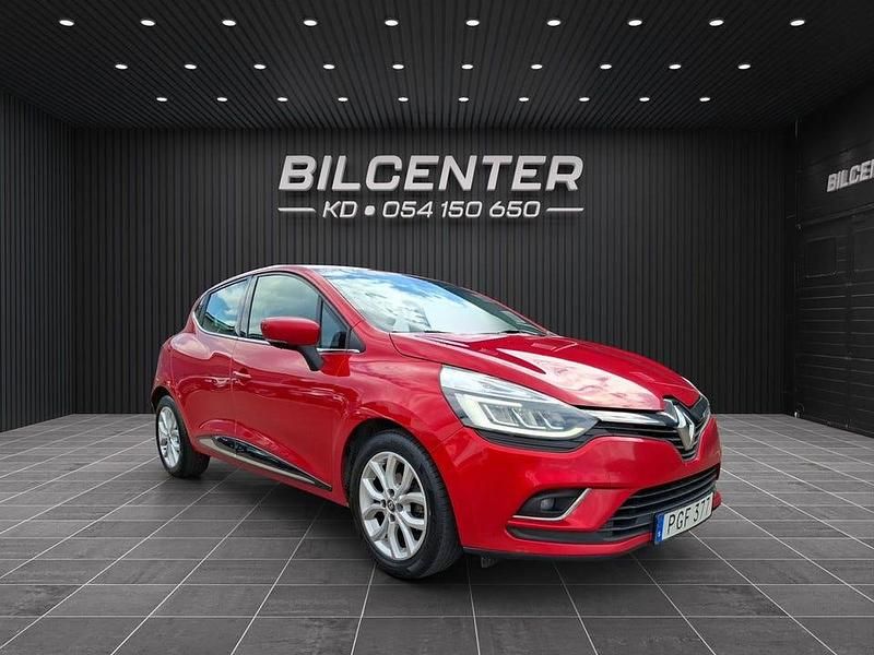 Begagnad Renault Clio IV Dynamique 90 HK (66 kW) 2017 Röd Halvkombi