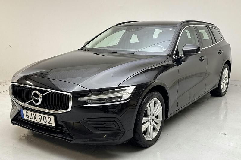 Svart Begagnad 2022 Volvo V60 Momentum Kombi | 233 000 kr (Marknadspris) - Bild 1/4
