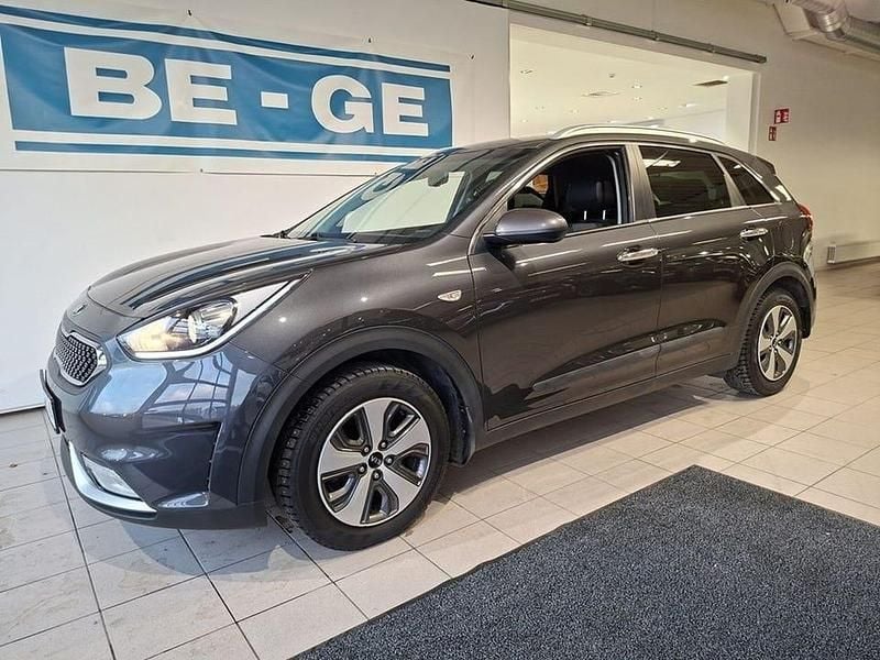 Grå Begagnad 2016 Kia Niro SUV | 139 900 kr (Superpris) - Bild 1/4
